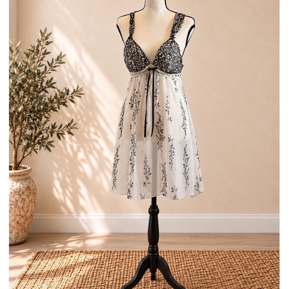 Linea Donatella Black White Floral Sheer Babydoll Chemise Nightgown Small TY9915